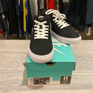 sb charge mid canvas trainers mens